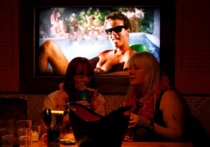 Fans pay tribute to George Michael in London club named after Wham!